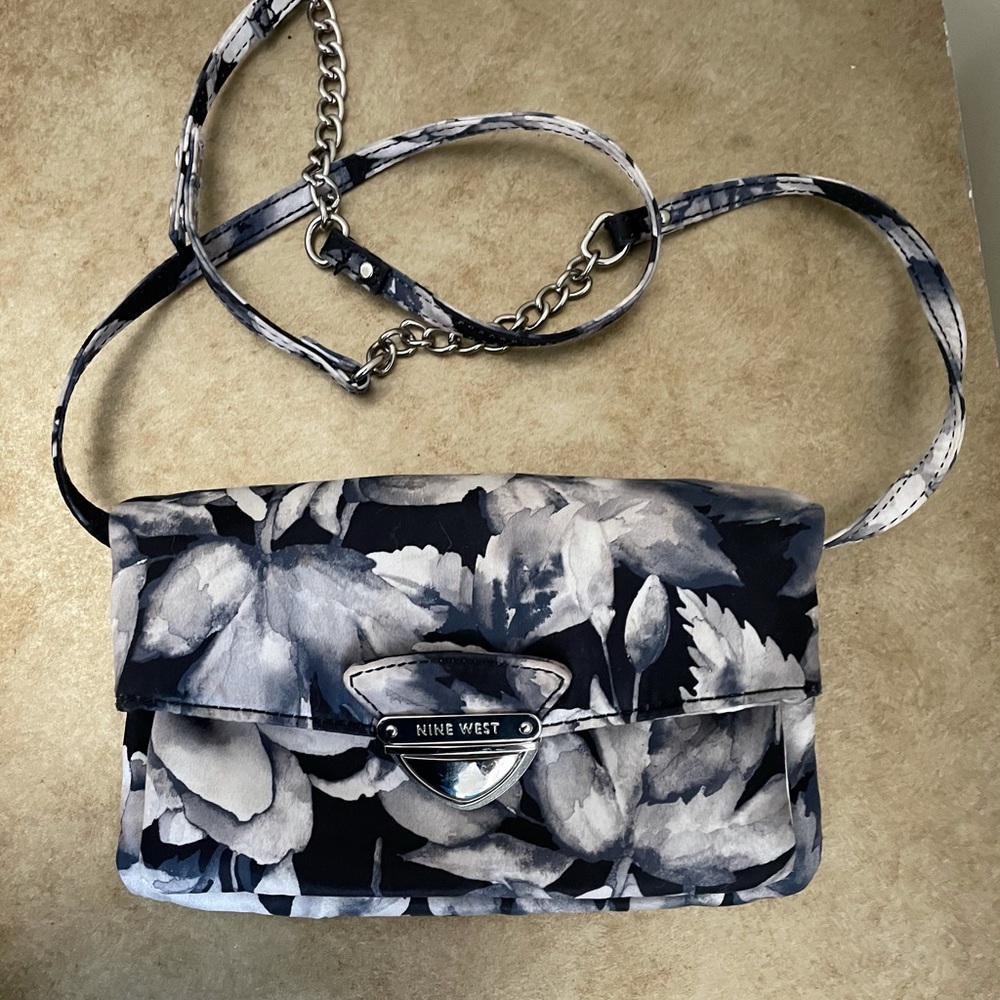 Versatile Nine West Bag. Navy Floral Pattern, Multi Pocket / Use / Occas…